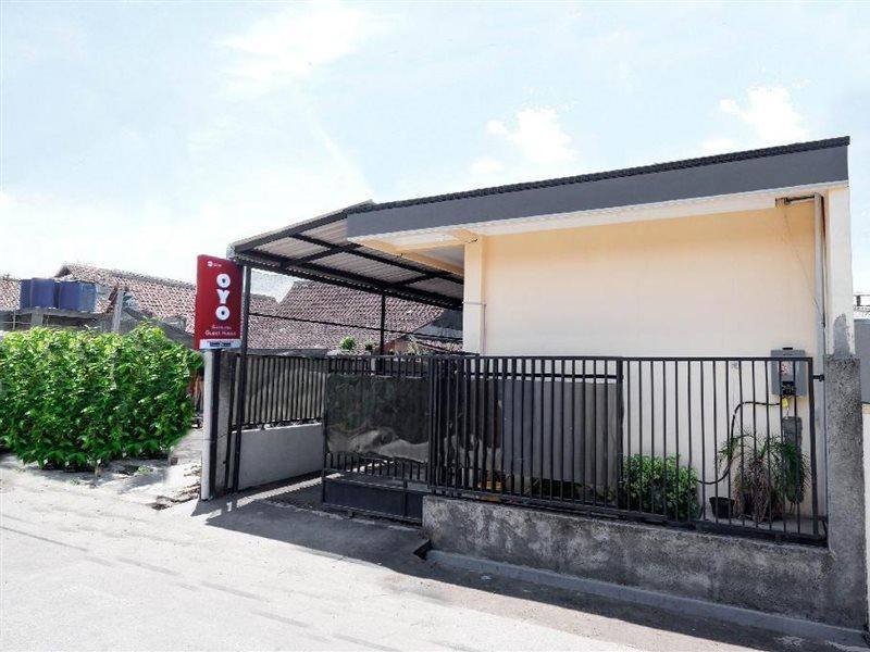 Super Oyo Capital O 2258 Santana Syariah Guest House Kartosuro Zewnętrze zdjęcie