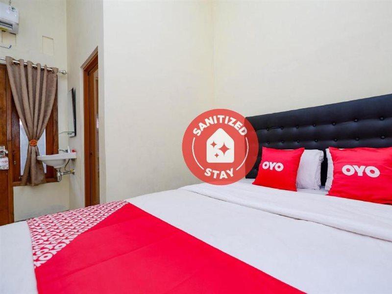 Super Oyo Capital O 2258 Santana Syariah Guest House Kartosuro Zewnętrze zdjęcie
