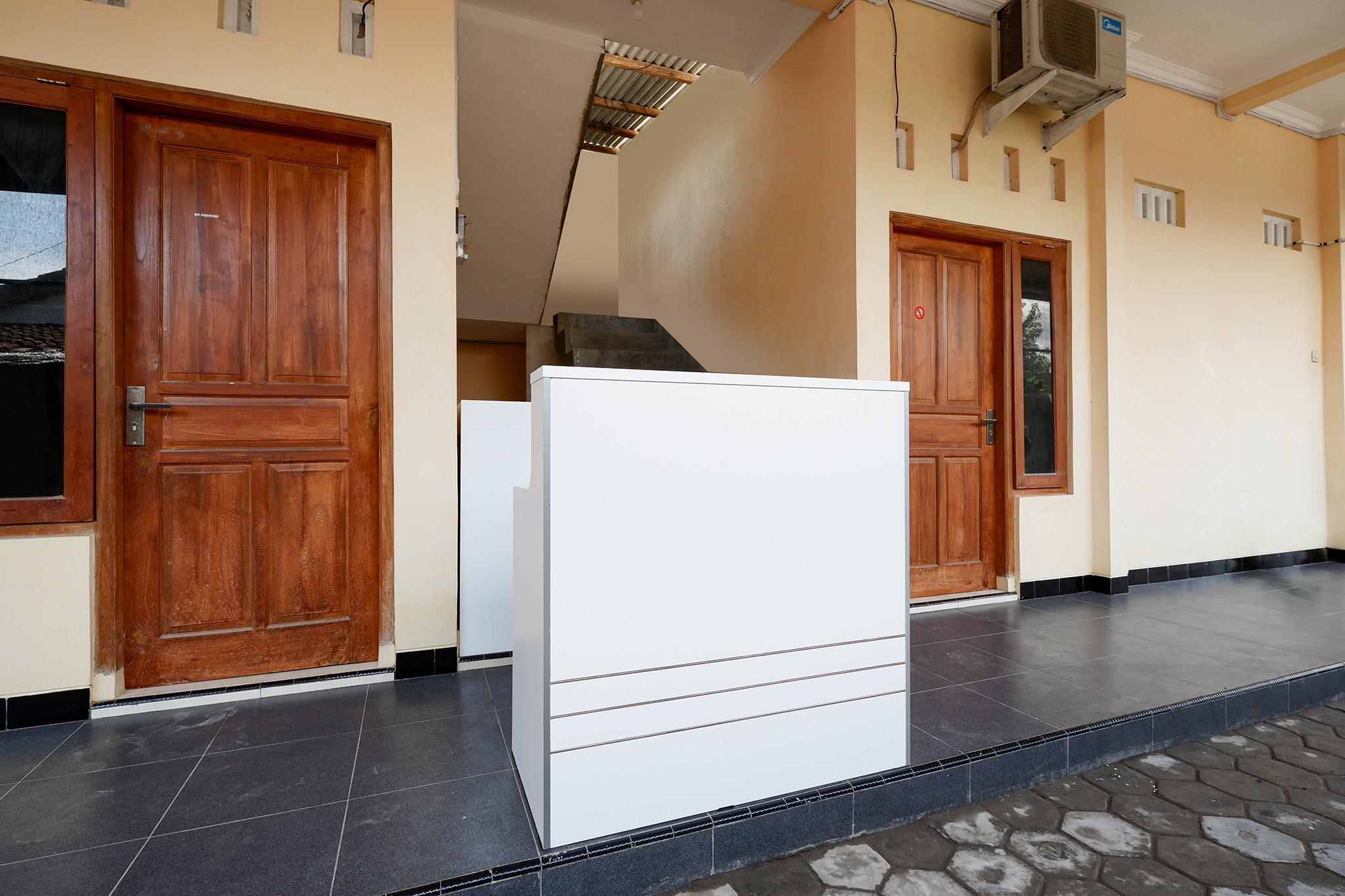 Super Oyo Capital O 2258 Santana Syariah Guest House Kartosuro Zewnętrze zdjęcie