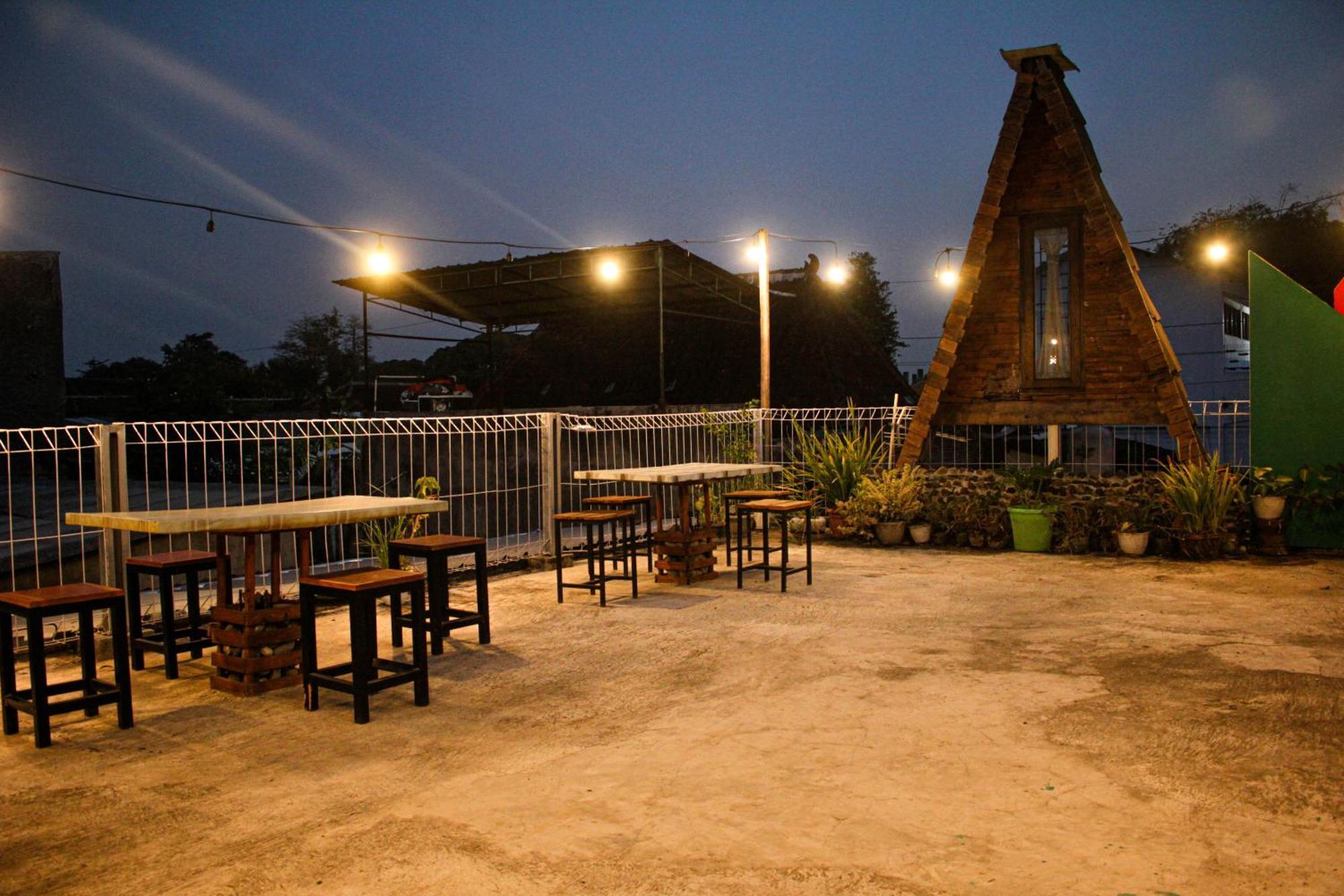 Super Oyo Capital O 2258 Santana Syariah Guest House Kartosuro Zewnętrze zdjęcie